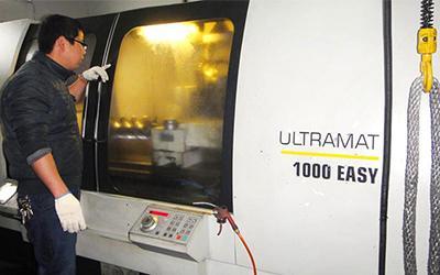 Amoladora cilíndrica universal CNC para producir rotores